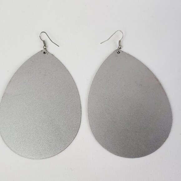 Peacock Feather Print Drop Shape Metal Dangle Earrings - Picture 4 of 6